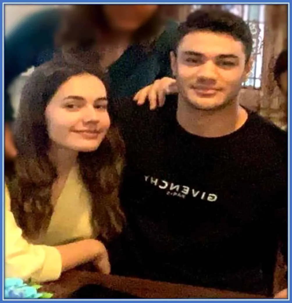 This is Ozan Kabak's Sister. She is the eldest child of the family.