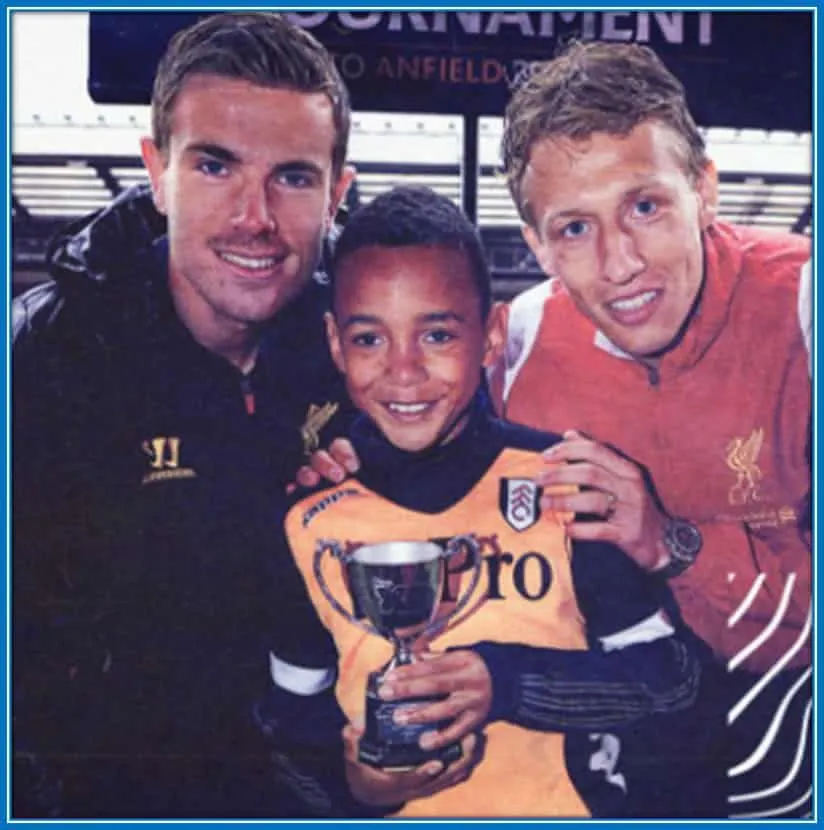 This shows he was one of the best kids in the country. Jamal Musiala took photos with these two Legends.