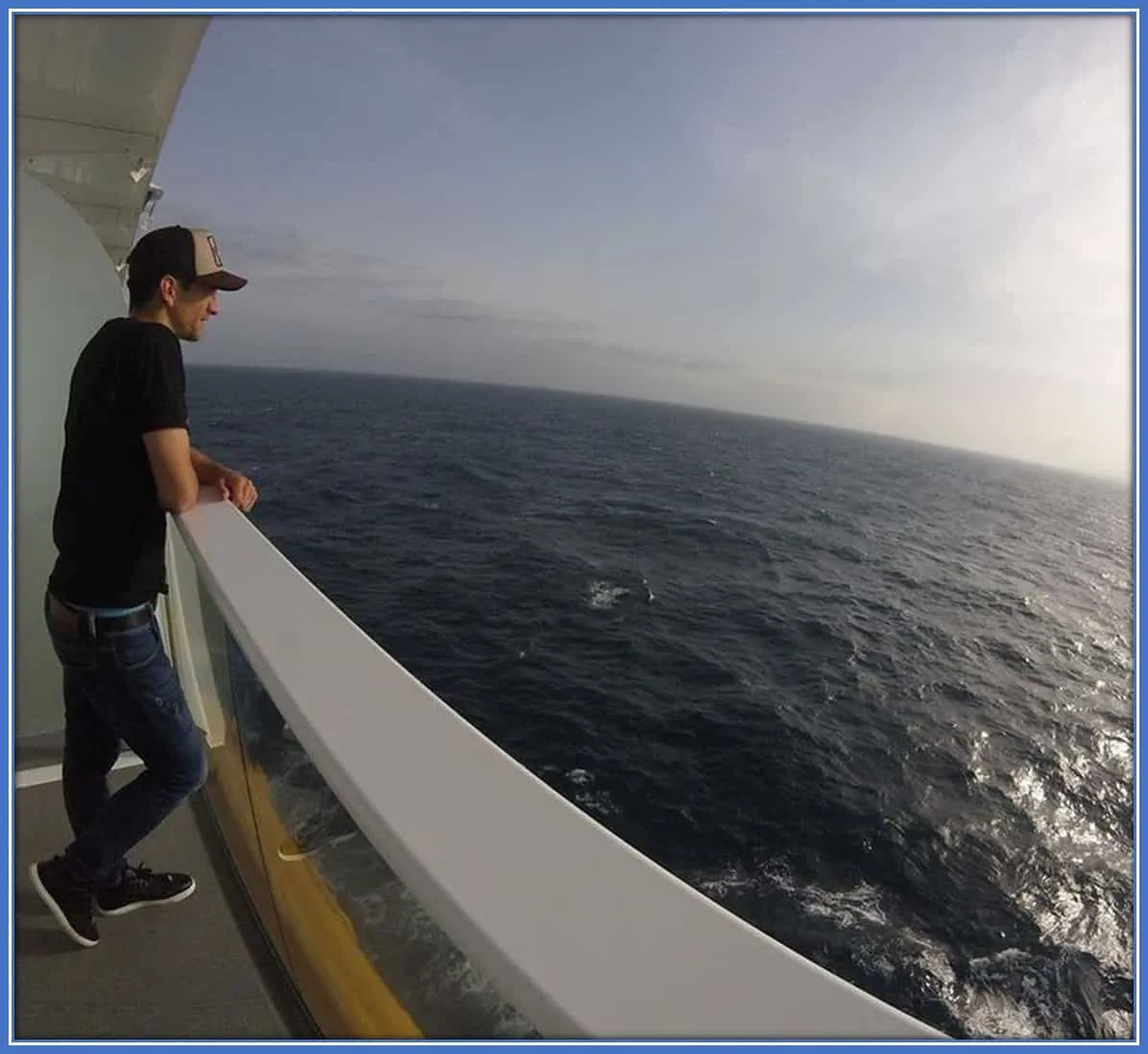 Gerard Moreno Lifestyle - He is pictured getting a good dose of vitamin sea.