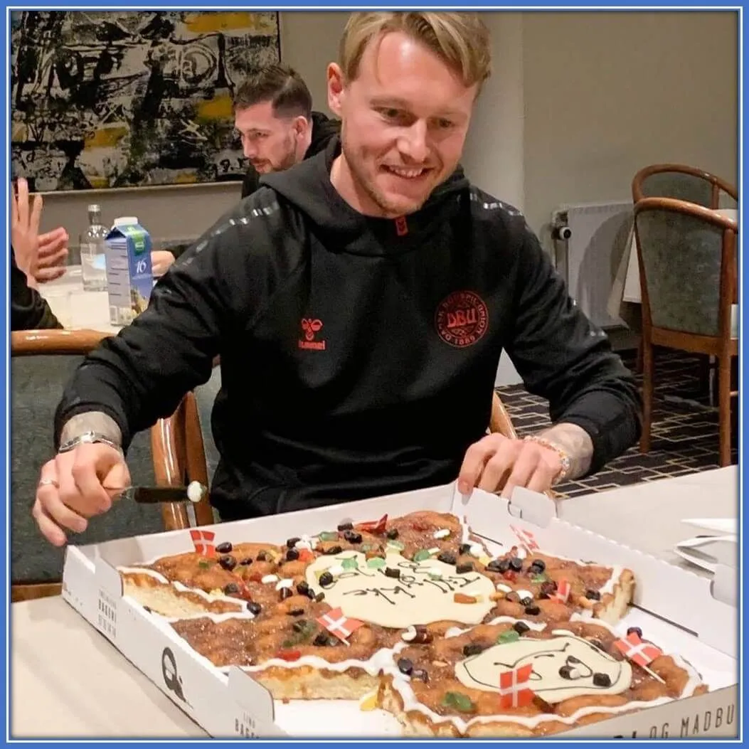 Simon Kjaer Lifestyle