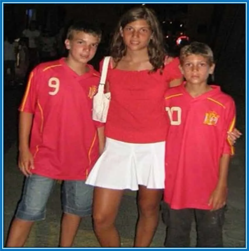 The friendship between Mattia, Martina and Manuel is the longest relationship of their lives.