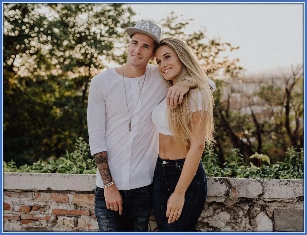 Here is a picture of De Paul and his girlfriend, Camilla Homs; indeed, they make a perfect couple together.