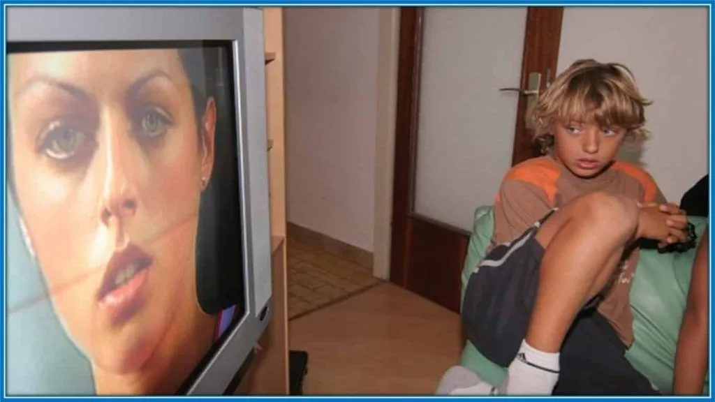 This is Nikola Vla&scaron;ić watching his older sister, Blanka. It was the defining moment she won a gold medal at the World Athletics Championships in Osaka (the year 2007).