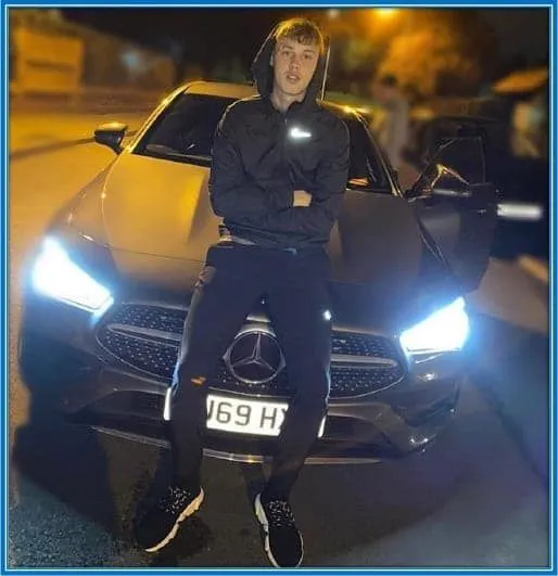 What is Cole Palmer's Car type?... Probably the Mercedes.