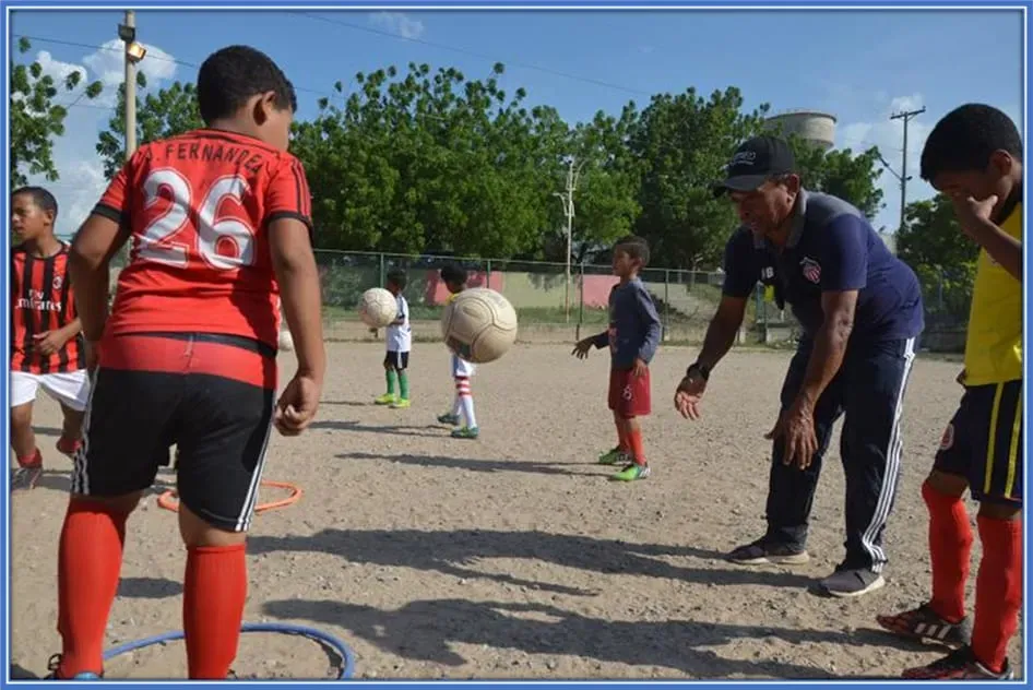 Luis Diaz's Father (Luis Manuel D&iacute;az) holds a training section with the children at his Soccer School - Club Baller.