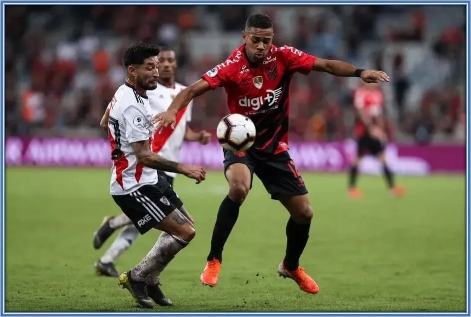 He had an excellent beginning in his senior career at Athletico Paranaense.