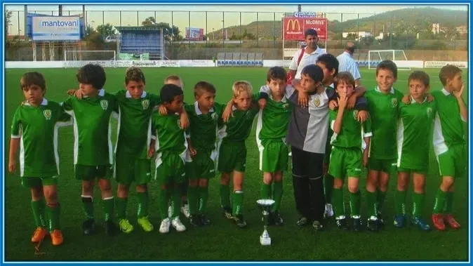 F&aacute;bio Carvalho in the days of Olivais Sul. He is the fourth person on the left.