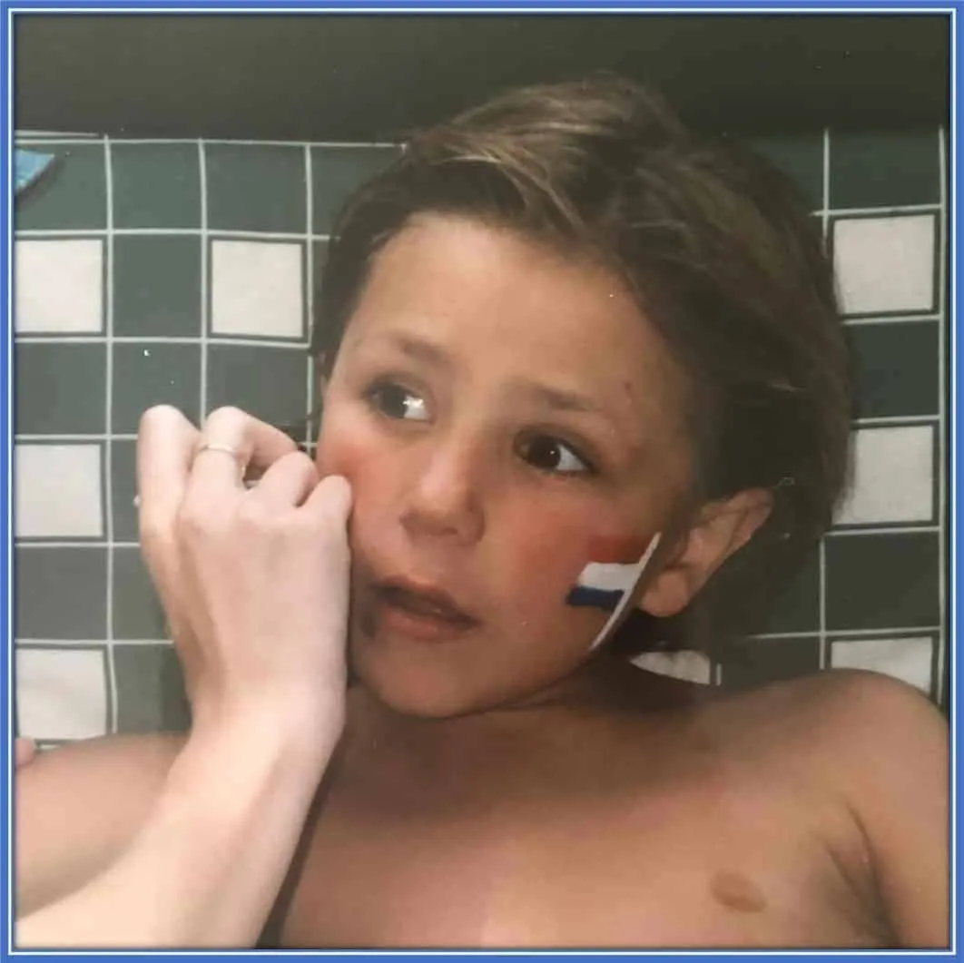 One of the earliest signs of his Footballing destiny. A hand of Steven Berghuis' Mother painting her son's face with the Netherlands flag.