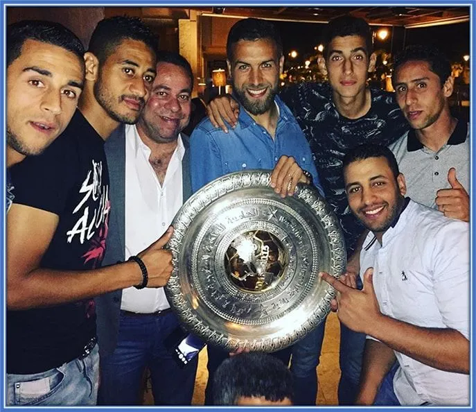 Avant d'aller en Europe, il a aid&eacute; le FUS Rabat &agrave; remporter ce grand troph&eacute;e.