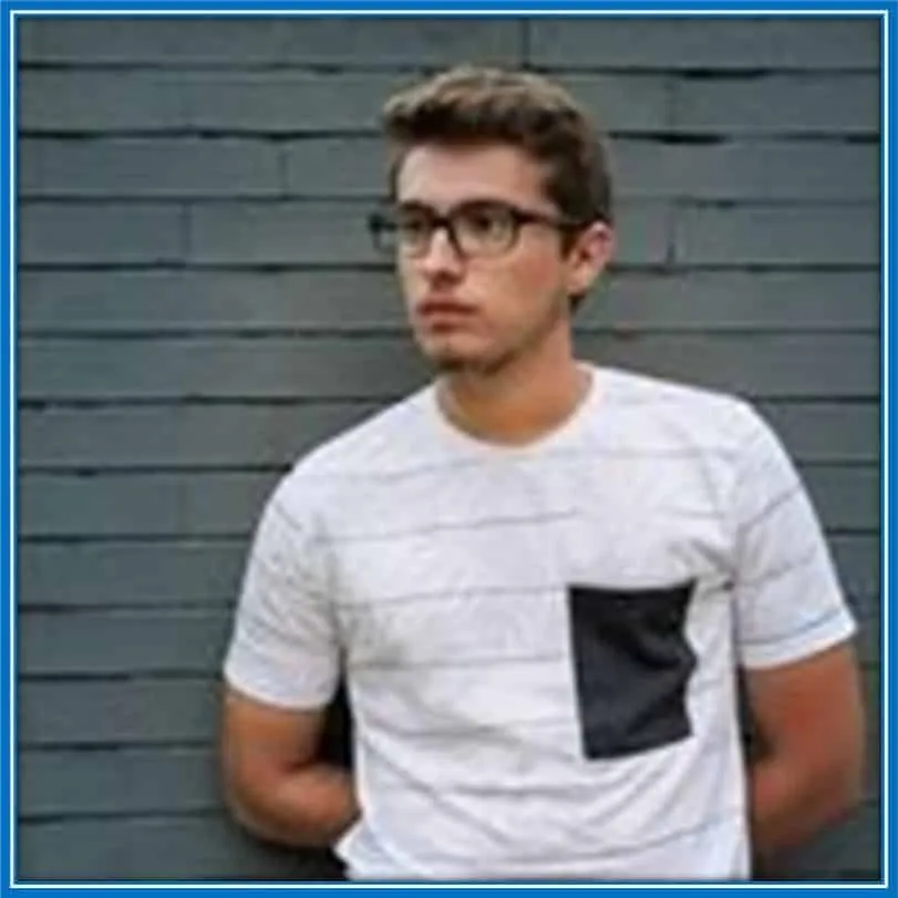 Meet Diogo Silva Ferreira, Vitinha's brother.