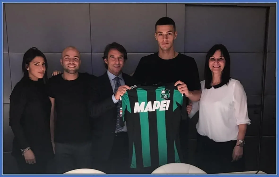 In January 2017, Gianluca Scamacca's Sister and Mother took this photo with him. It came at a time the Forward signed for Sassuolo.