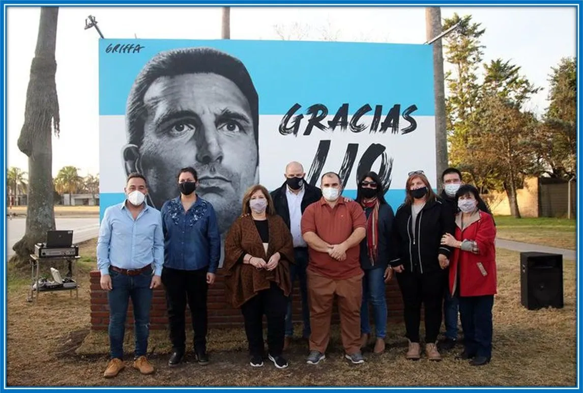 Some persons in this photo are Lionel Scaloni's extended family members.