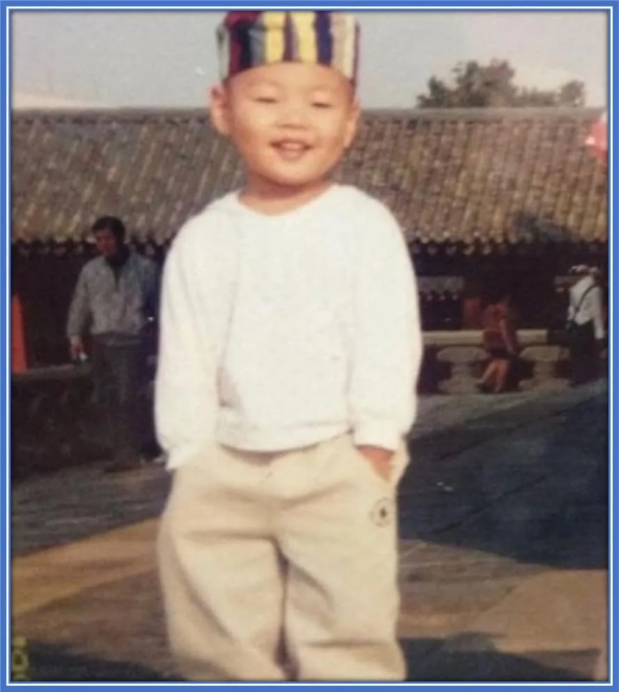 Kim Min-jae's bright smile was the building block of the love and care he received from his Dad and Mum.