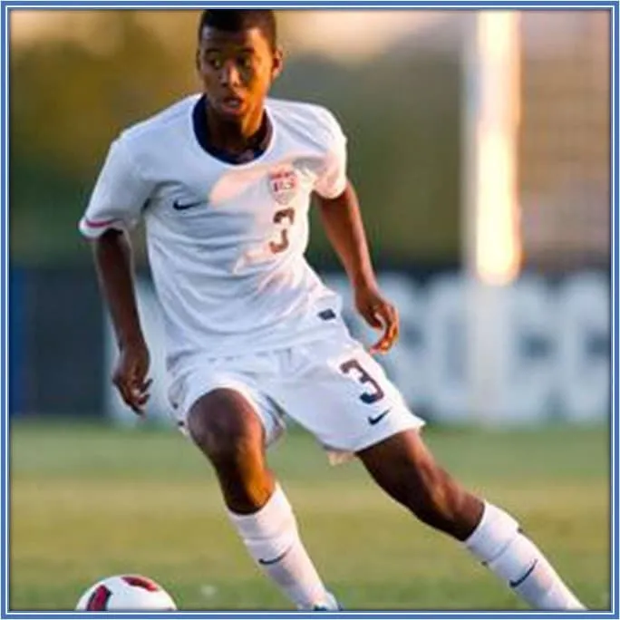 Kellyn Acosta early career life