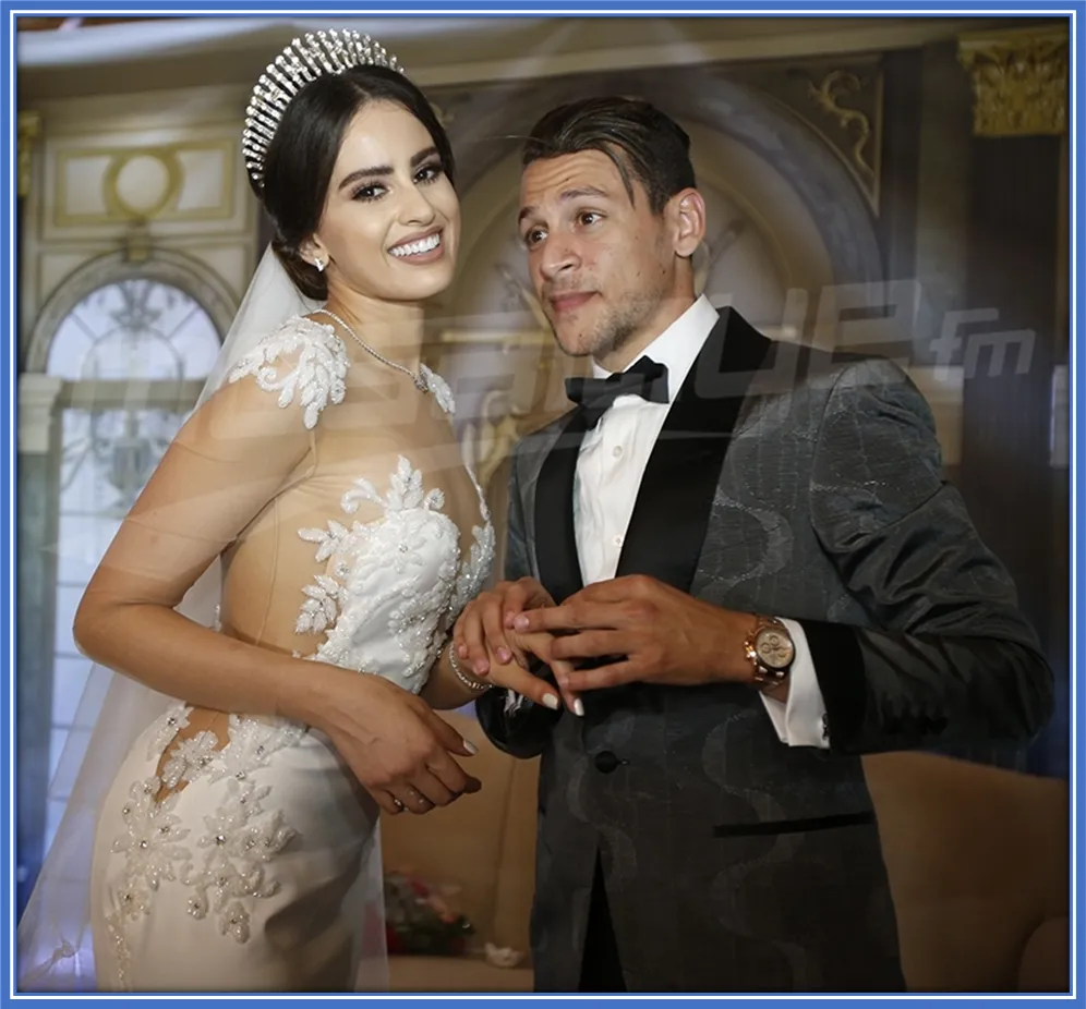 On the 4th of July 2017, Msakni married Amira Jaziri.