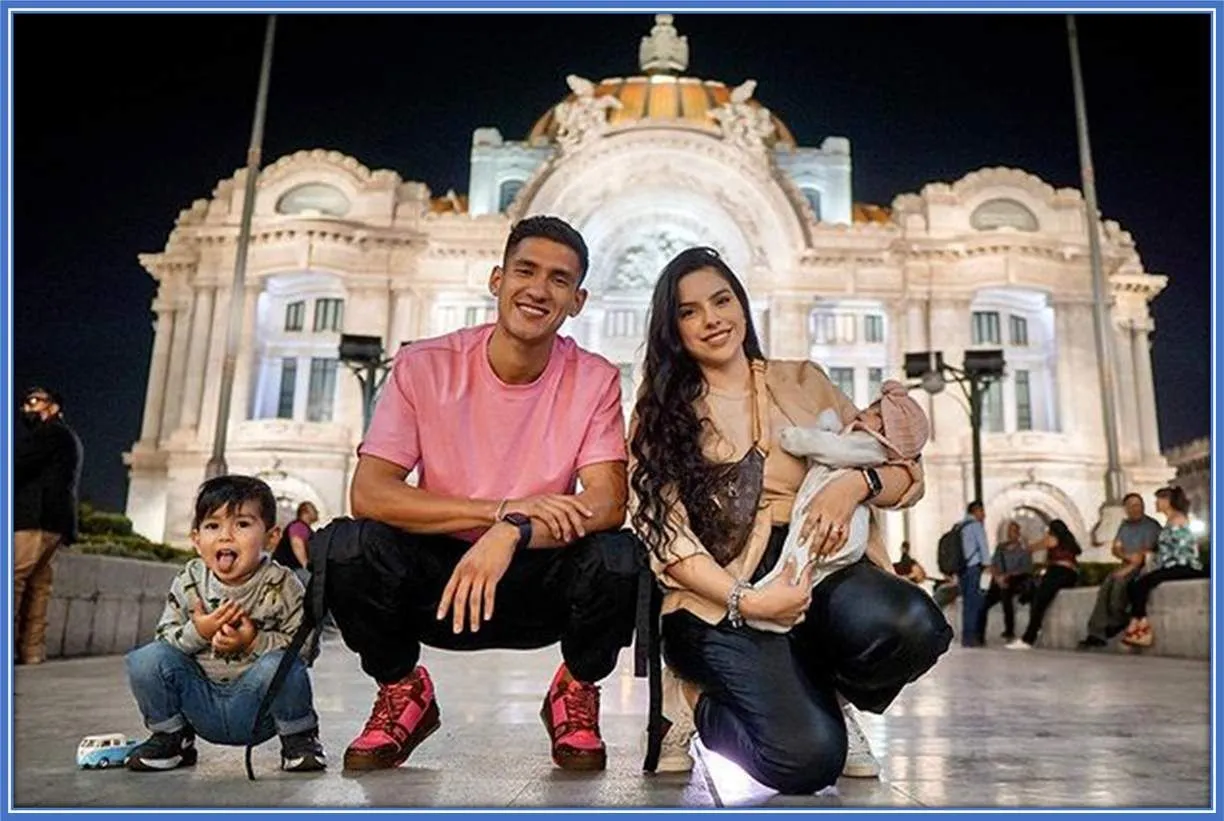 From left to right, we have; Bruno, Uriel, Penélope and their daughter.