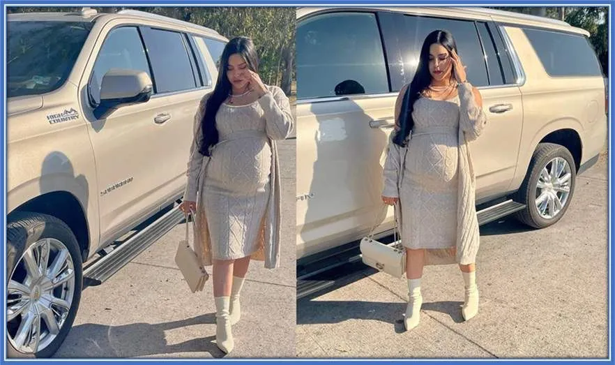 Penélope Garcia dresses to match with her perfect, well-spacious car.
