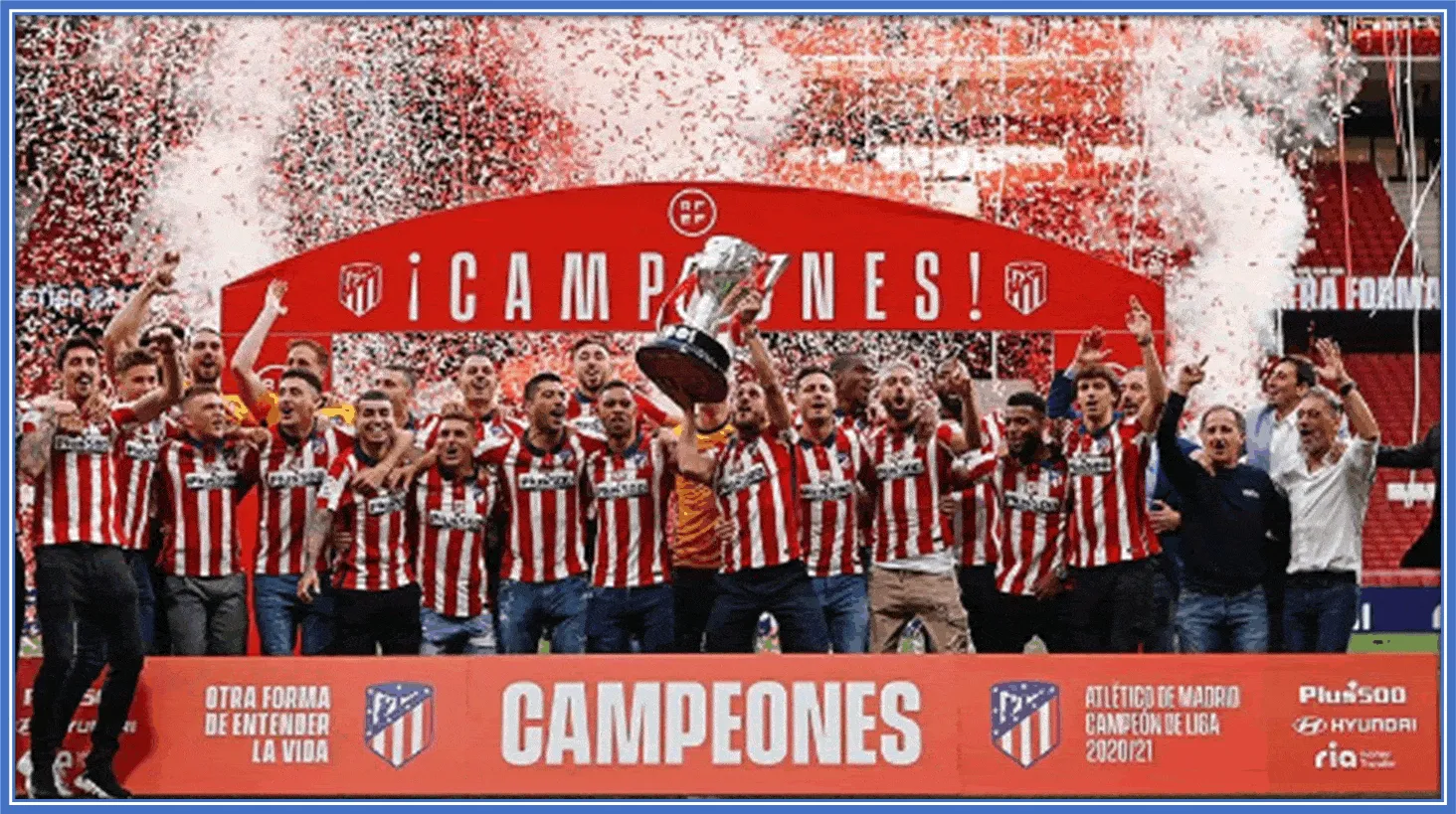H&eacute;ctor Herrera celeberating with his team after a championship win in 2021.