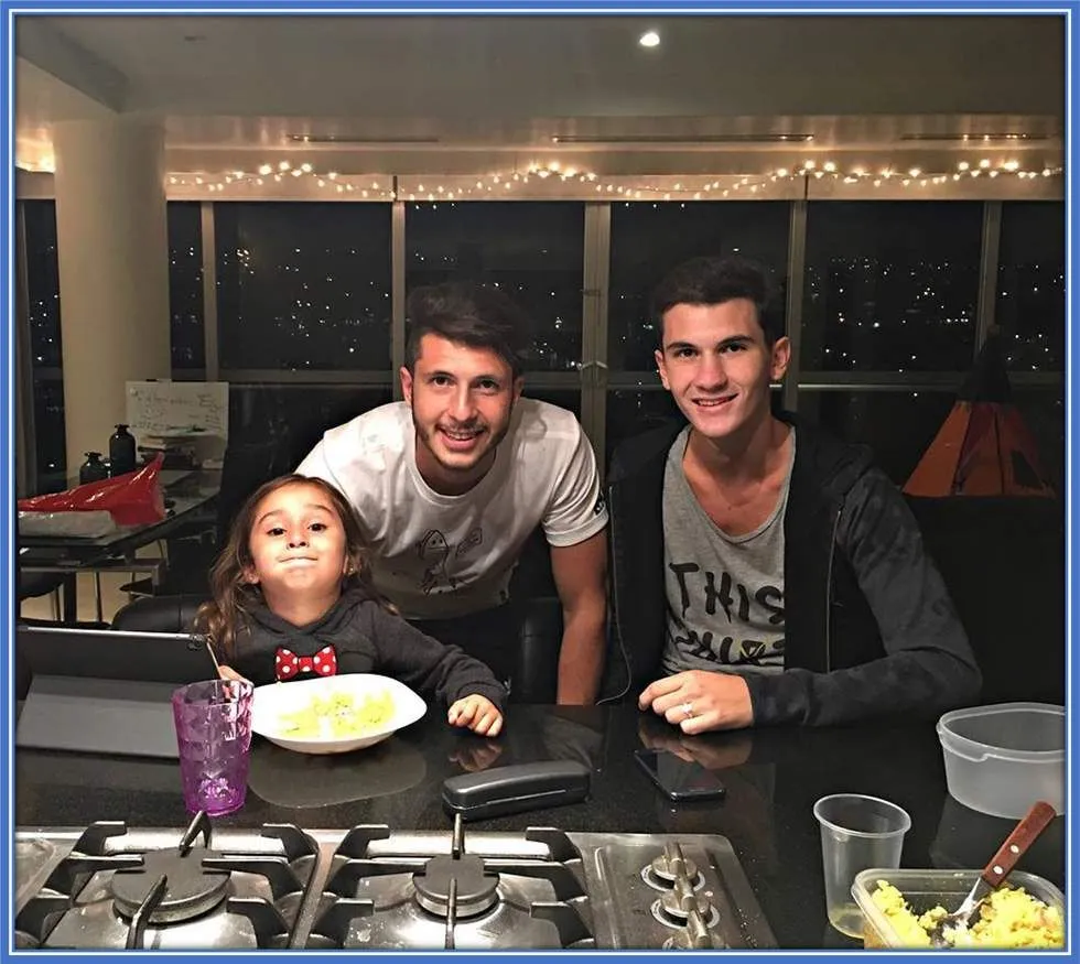 Emiliano and Guido watched Fran during her breakfast session.