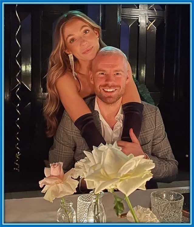 Let's introduce you to Davy Klaassen's Girlfriend.