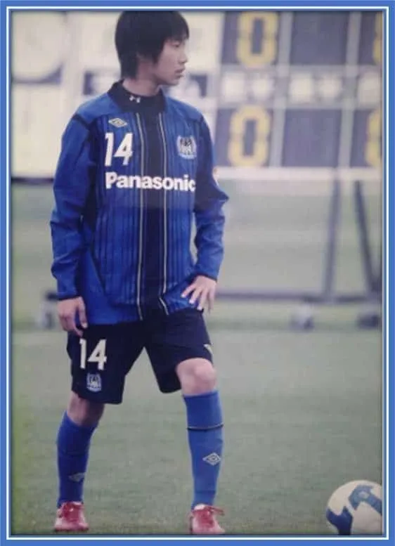 A rare photo of Kamada (at Gamba Osaka) at a time his body experienced massive changes.