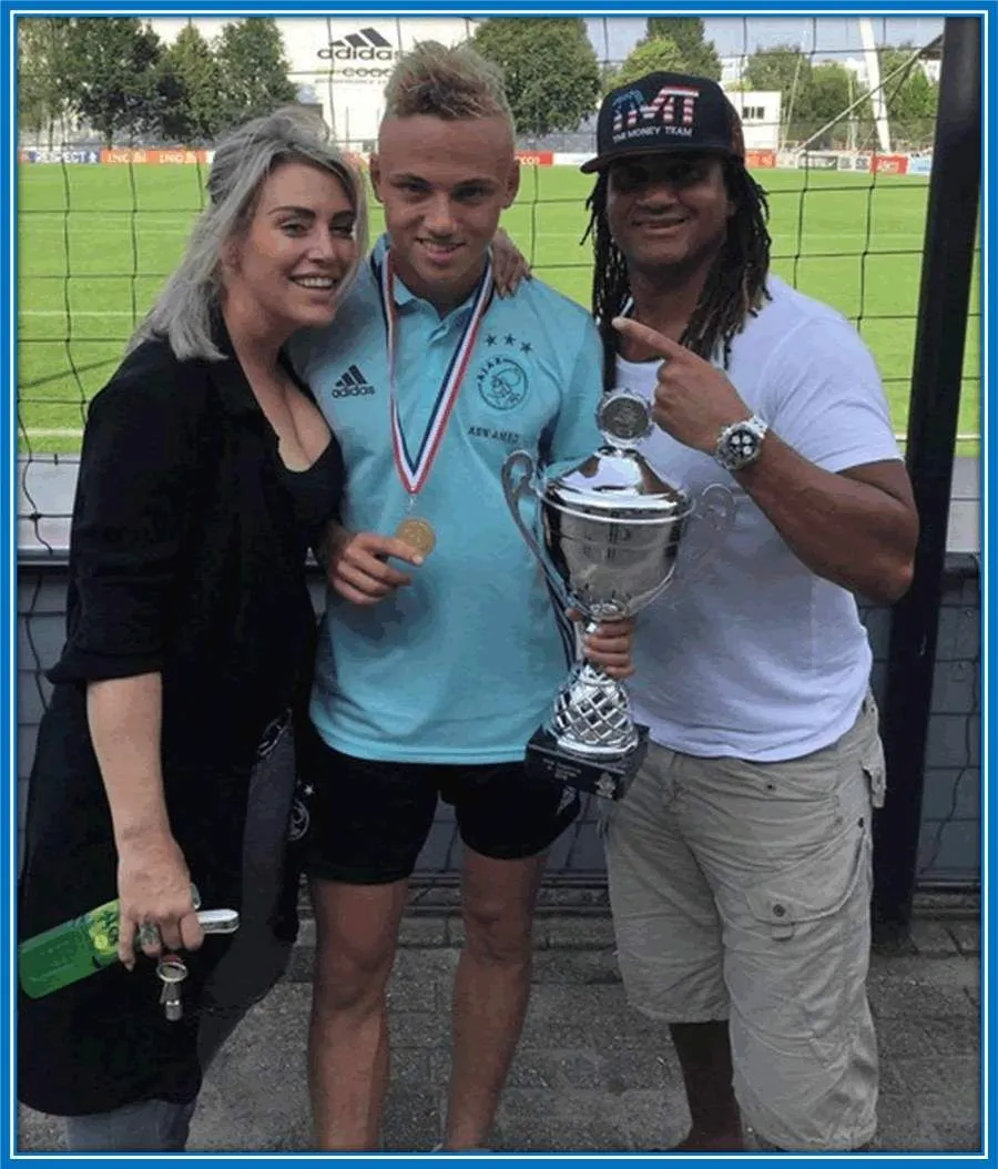 Family time with Noa Lang and his biological parents.