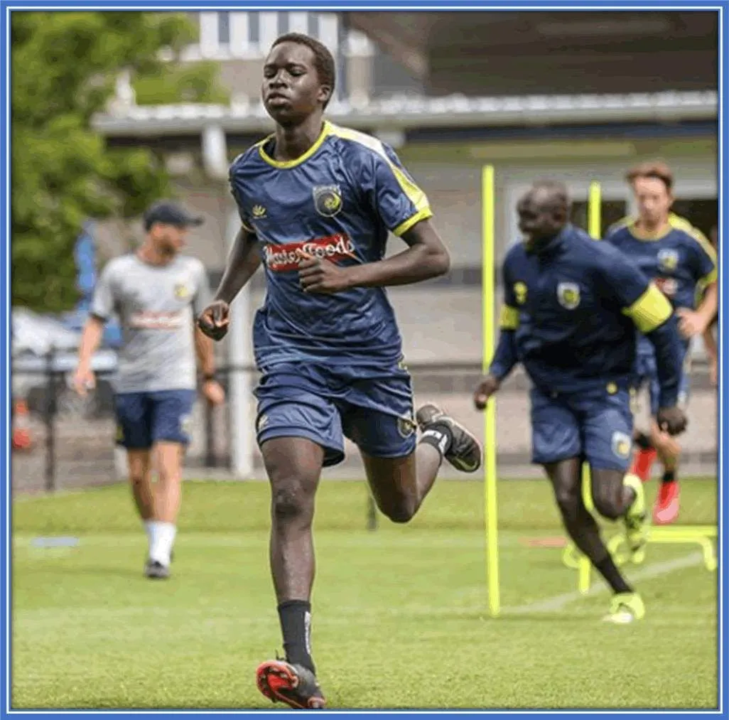 Garang Kuol can play in many offensive positions, either as a winger or in the centre as a striker or a supporting forward.