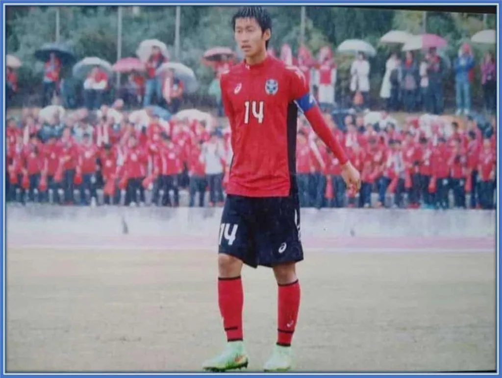 Behold the high-flying attacking midfielder in his Higashiyama High School soccer days.