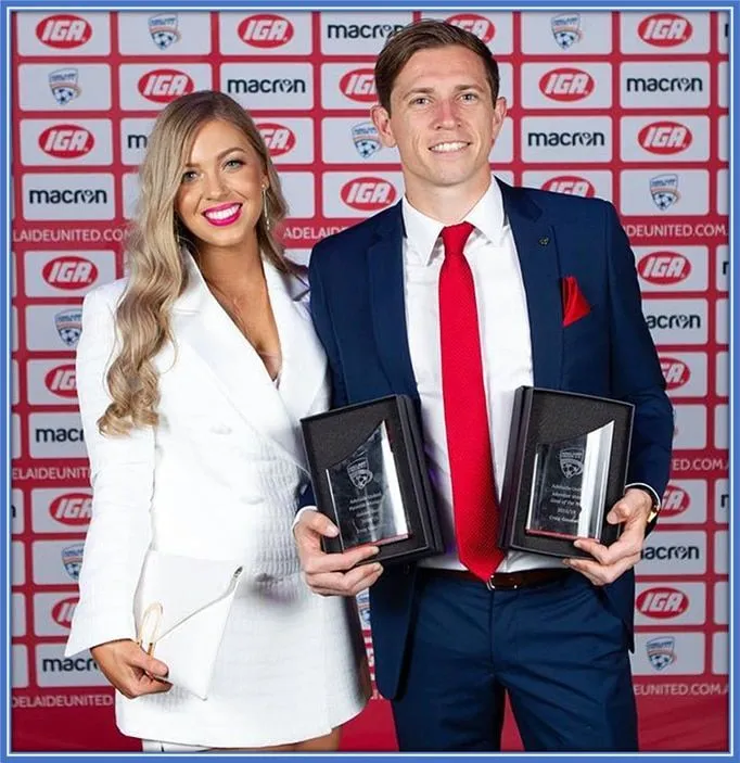 Katelyn Timmings has supported her husband beyond measure. In this photo, both lovers attended an Australian football award ceremony.