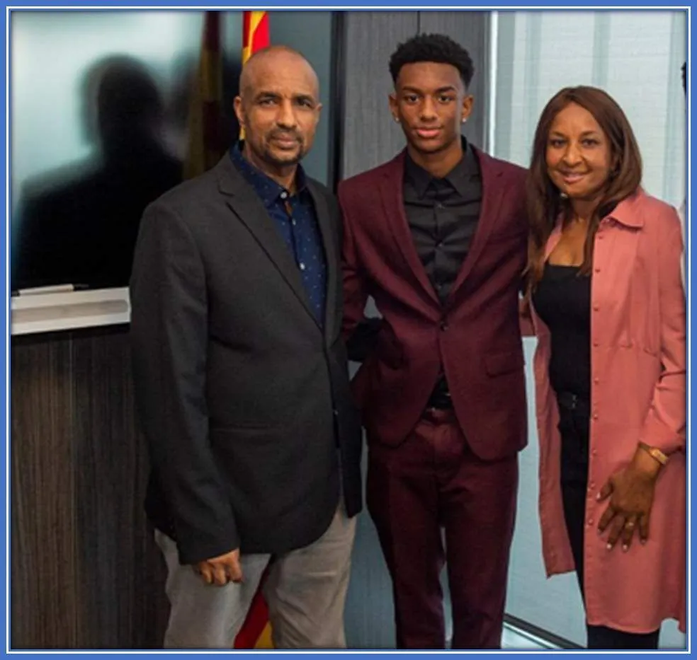 Do you notice the striking resemblance between the player and his Mother... She is indeed beautiful.