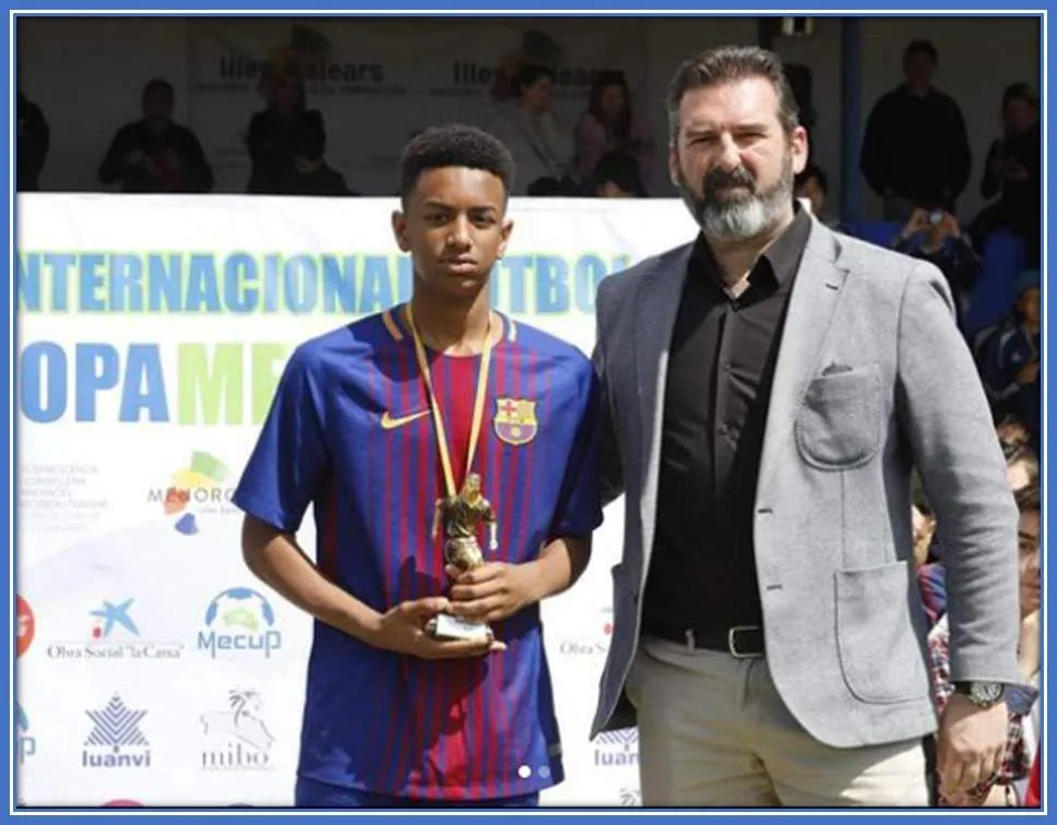 The Barcelona Left-back takes a photo with his best player of the tournament award.