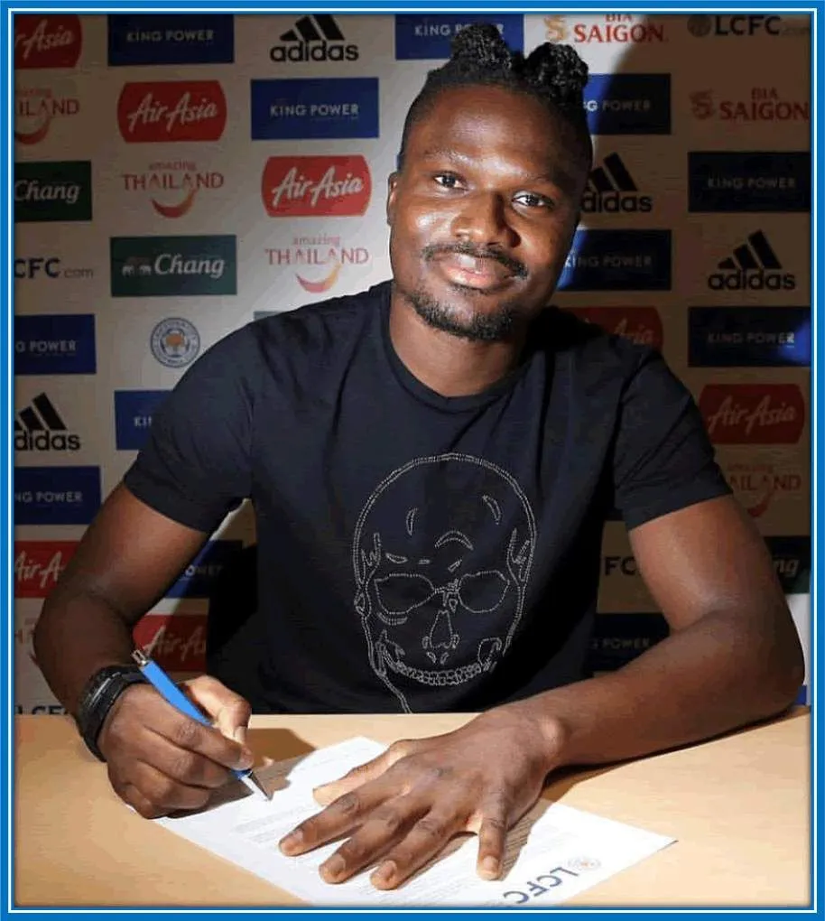 The ghanaian star signing his deal with Leicester City FC.