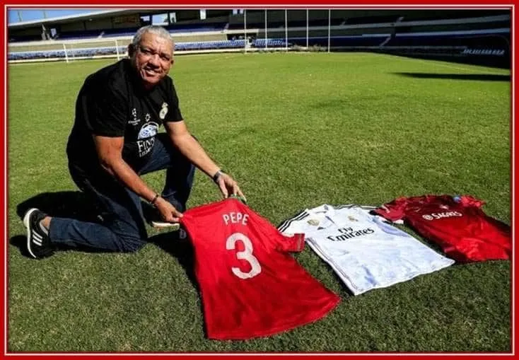 Anael Ferreira Supports his son's progress into any club always. And the smile on his face explains his joy.