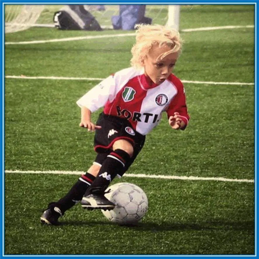 Noa Lang's first encounter with a football was at 4.