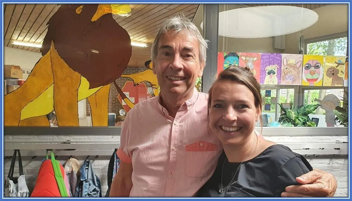 Elianne and her Dad, Wouter, paid a visit to the primary school her younger brother attended.
