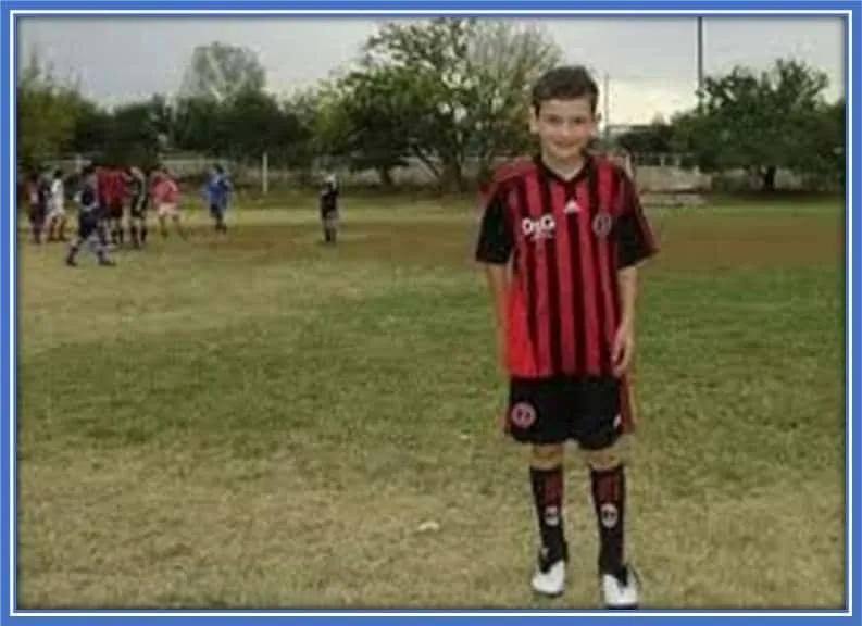 Khvicha Kvaratskhelia Early boyhood football days.