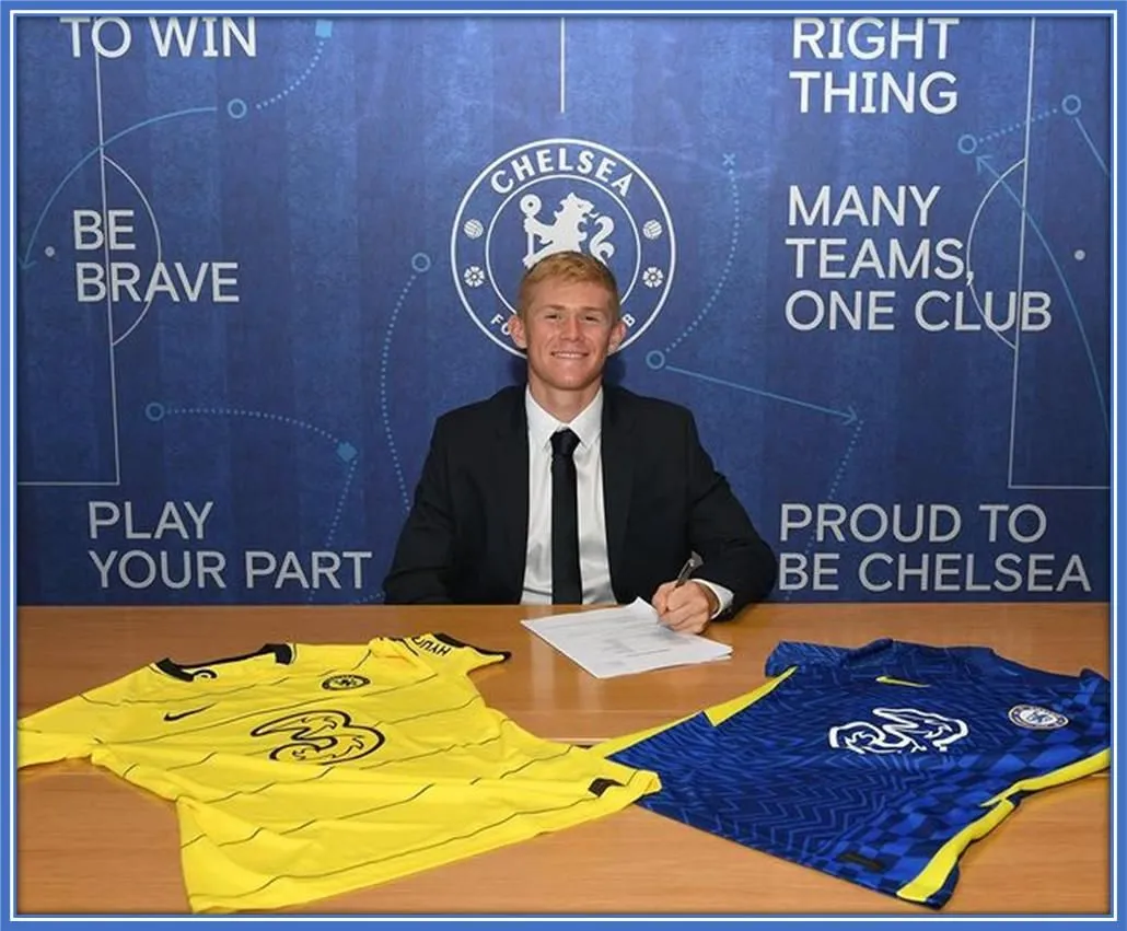 On this day, Hall vowed to be committed to the Chelsea senior team's rigorous training and also the pressure to perform at a high level with the great club.