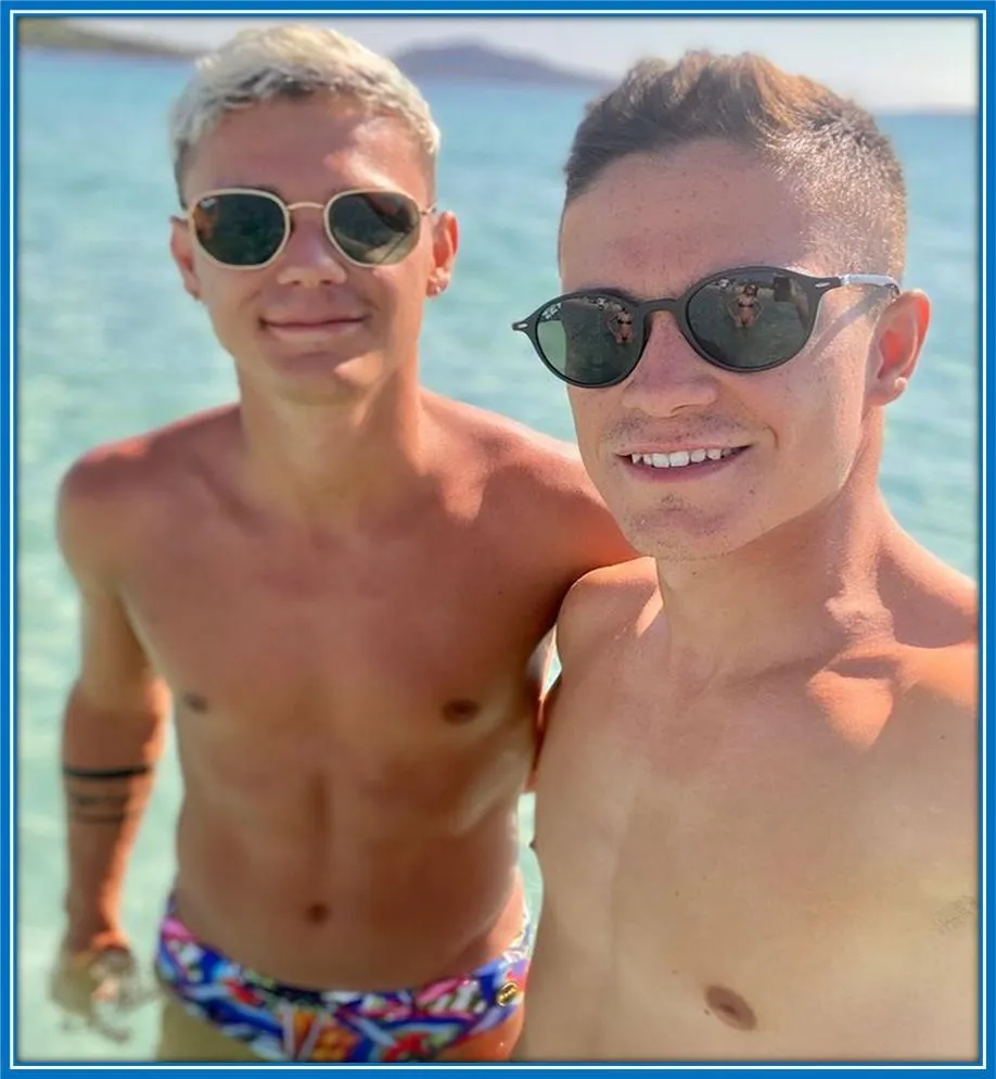  The Raspadori brothers adore the precious and irreplaceable aspects of brotherly love.