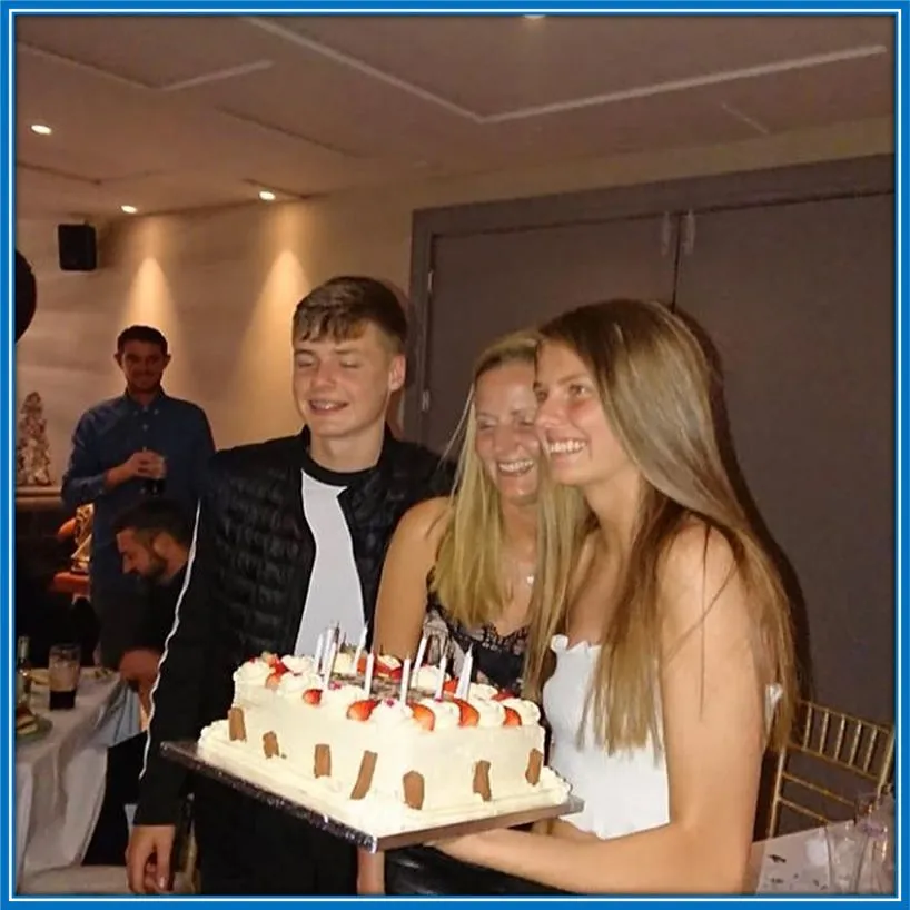 Sarah Ferguson took this photo with her kids on the occasion of her 40th birthday.