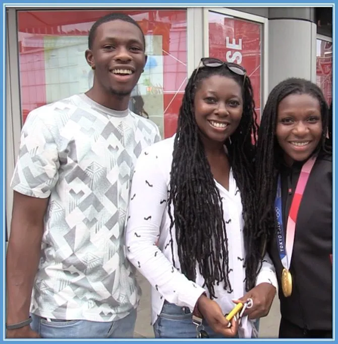 Deanne Rose, her sister, Carlene Rose Cori and younger brother, Deangelo Rose.