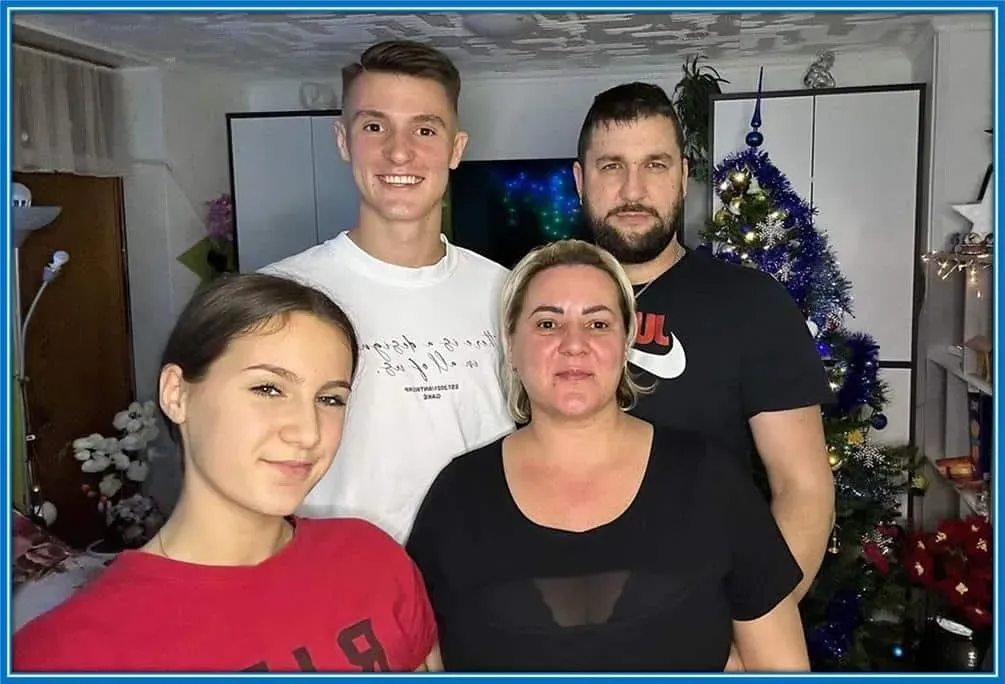 For an excited Benjamin, nothing beats quality time with family. He is grateful for every moment spent with Zala, Ale&scaron; and Slađana Lazić.