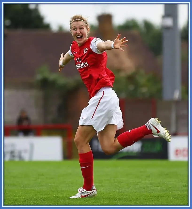 Ellen White, with her youth team, Arsenal FC.