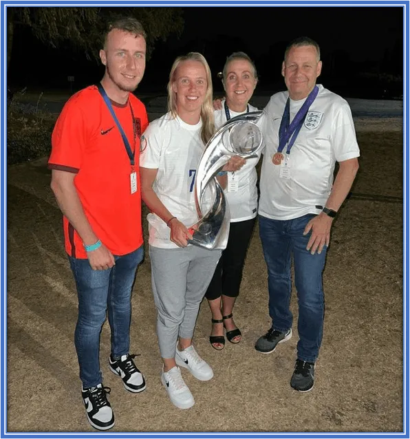 A photo of Beth Mead with members of her family.