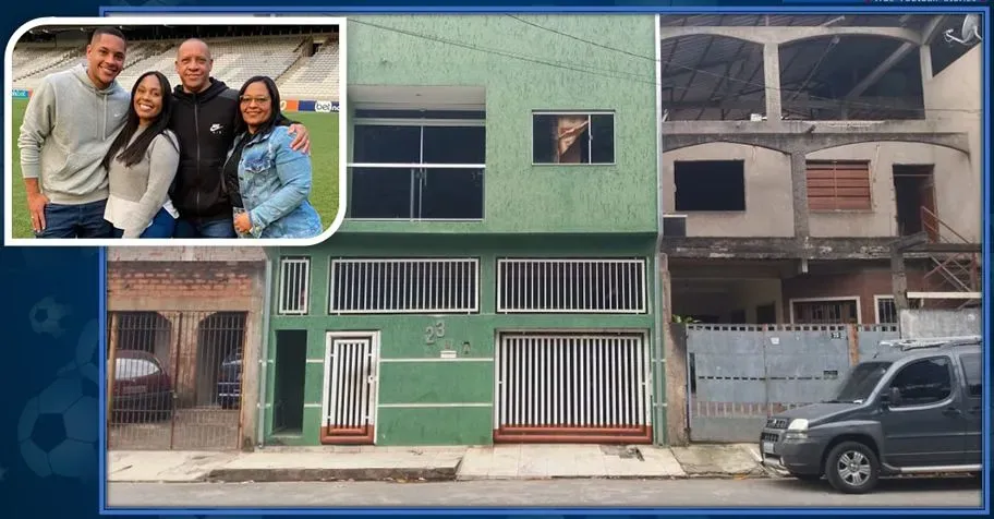 Vitor Roque's childhood home stands as a testament to his family's hard work and perseverance. In this home (situated in a middle-class neighbourhood), Herc&iacute;lia and Juvenal provided their children with a comfortable life.
