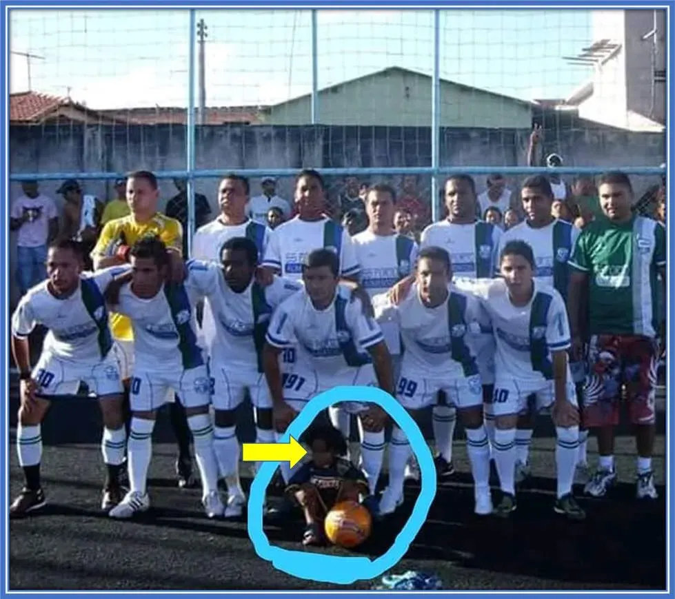 A typical example of a father-son bond on the field. This nostalgic photo captures Endrick Felipe's childhood memories with his proud footballer dad, Douglas Sousa. Both are seen sharing a moment on the pitch, with Endrick being the only lucky mascot of his dad's team.