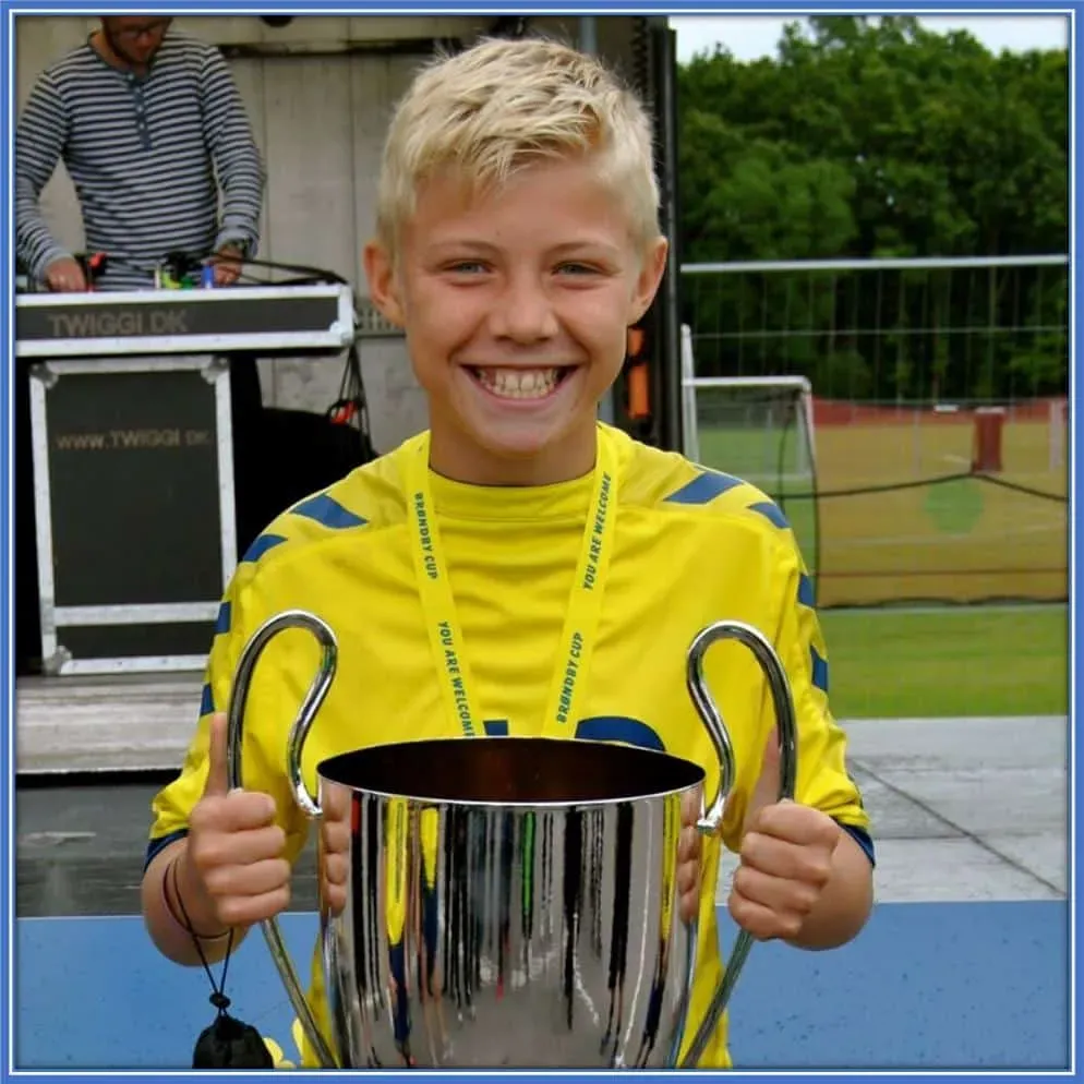 Having won his first-ever trophy, H&oslash;jlund forged a personal connection with a local legend of the sport.