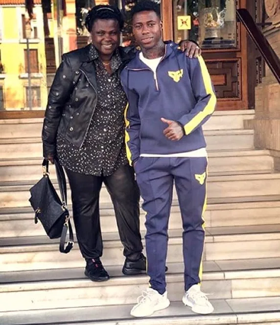 Quincy Promes appears to be more closer to his mum than his dad.