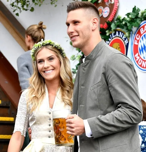 Melissa, frequently seen at events with her boyfriend, notably dazzled all at Munich's Oktoberfest with her stunning appearance.