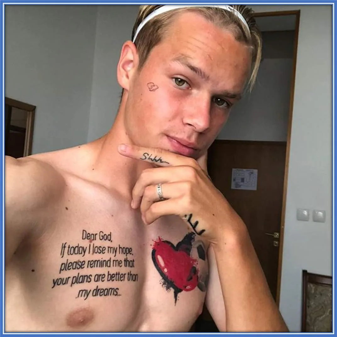 The chest tattoo says it all; that Mudryk is a devout Christian.