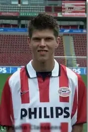 Huntelaar consistently maintained his form, attracting major clubs. At PSV, he made a splash, scoring 26 goals in just 23 games for the youth team.